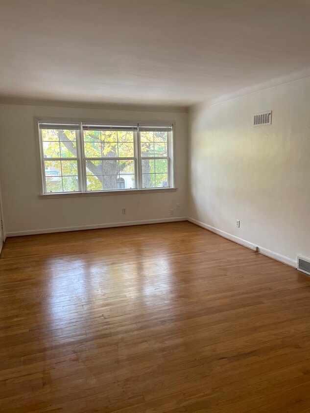 Primary Photo - 41 Brighton Way
