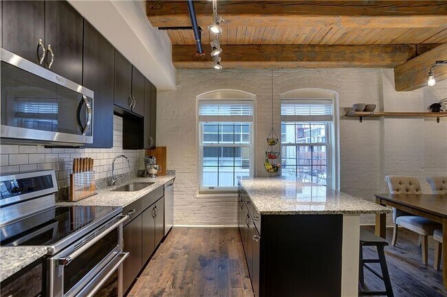 Building Photo - 2419 Smallman St