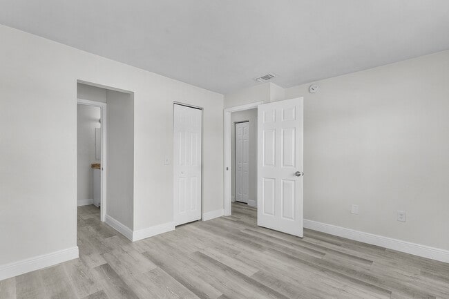 Building Photo - Paradise Palms Portfolio LLC