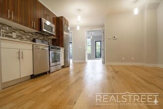 Building Photo - Putnam Avenue