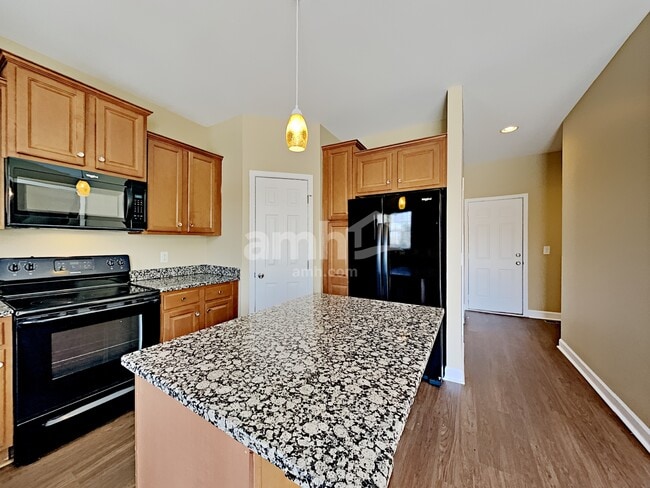 Foto del edificio - 220 Solitude Cir