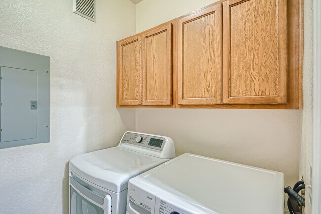 Foto del edificio - Spacious 3 Bed Condo in Gated Savannah Condos | Pool, Spa & Covered Balcony