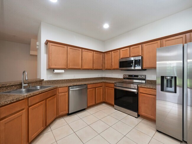 Building Photo - 6646 S Goldenrod Rd