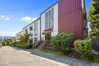 Building Photo - 3661 Phinney Ave N