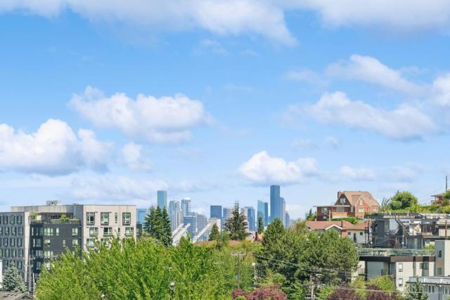 Building Photo - 3 bedroom in Seattle WA 98136