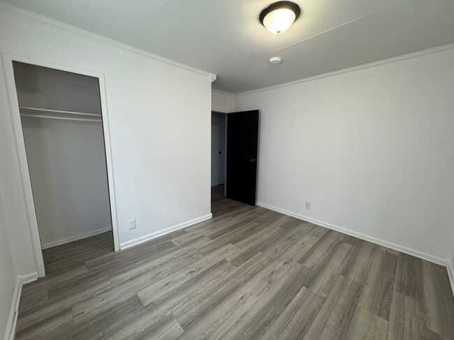 Building Photo - Single Family House