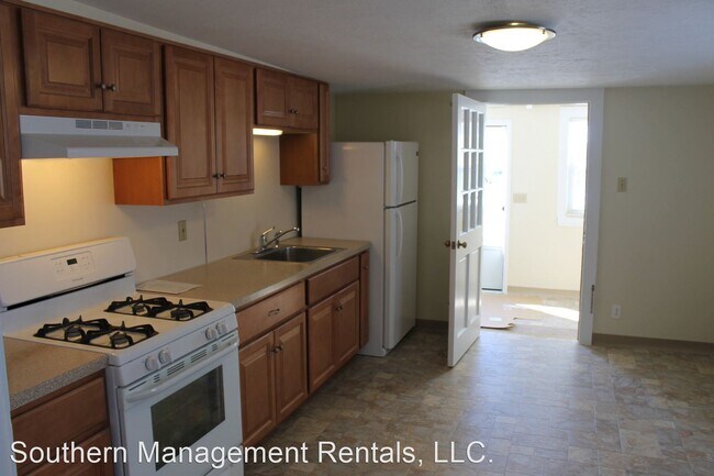 Building Photo - 2 br, 1 bath House - 106 N Main St