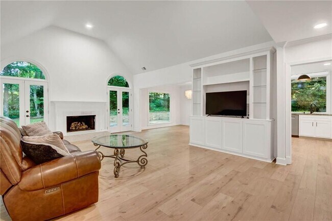 Foto del edificio - 1055 Downing Ct NE