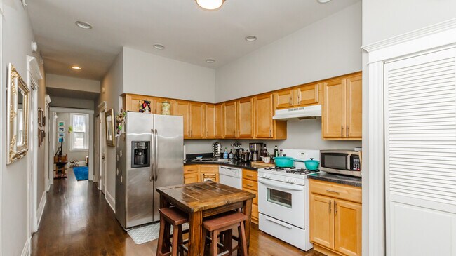 Kitchen - 2616 W Augusta Blvd