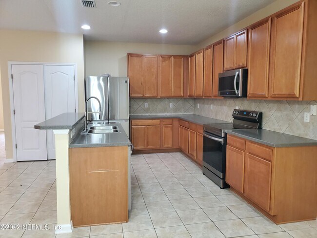 Building Photo - 12278 Bristol Creek Dr