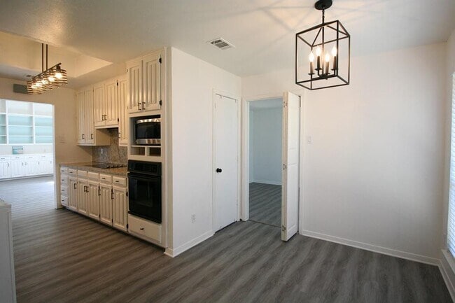 Foto del edificio - 16933 Davenport Ct