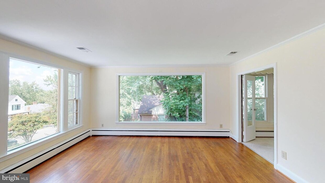 Primary Photo - 4740 34th St N