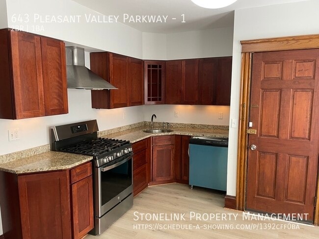 Building Photo - 643 Pleasant Valley Parkway