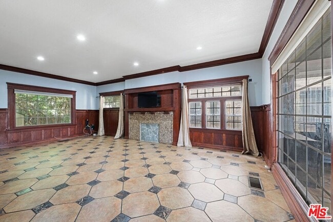 Foto del edificio - 1750 W 49th St