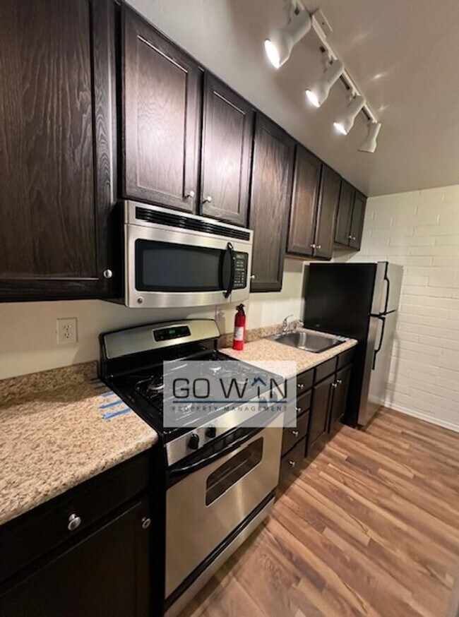 Building Photo - 610 N 4th Ave