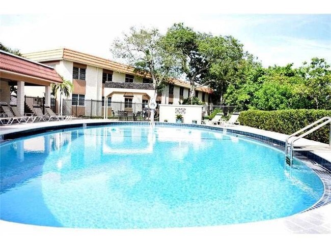 Foto del edificio - 124 NE 19th Ct