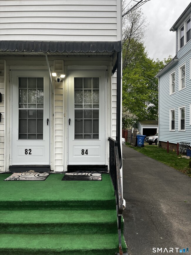 Building Photo - 84 Church St