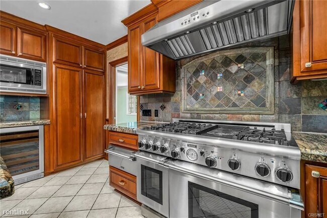 Building Photo - 4 br, 2.5 bath House - 17050 Rancho St