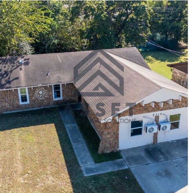 Building Photo - 9316 NE Stardust Ln