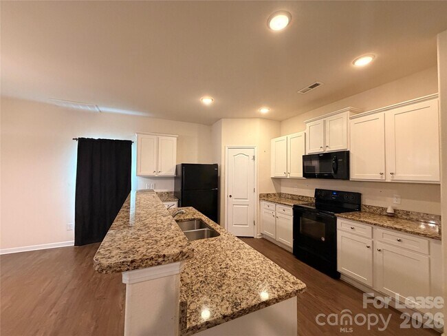 Foto del edificio - 6562 Paw Village Rd