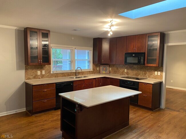 Foto del edificio - 765 Bolton Rd NW