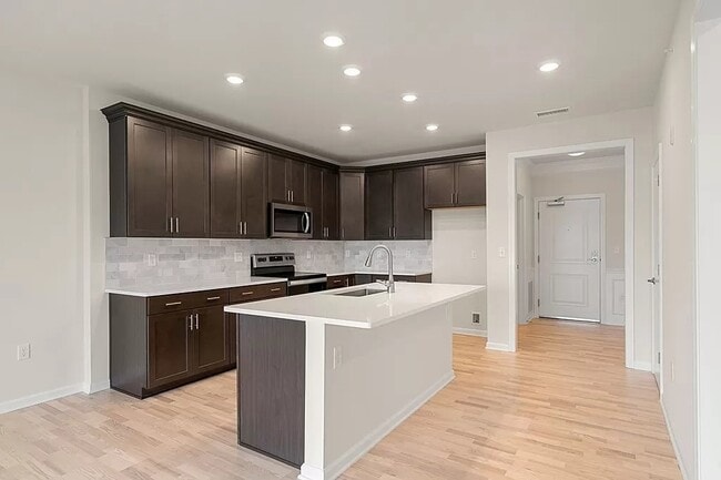 Foto del edificio - 401 Emery Ln