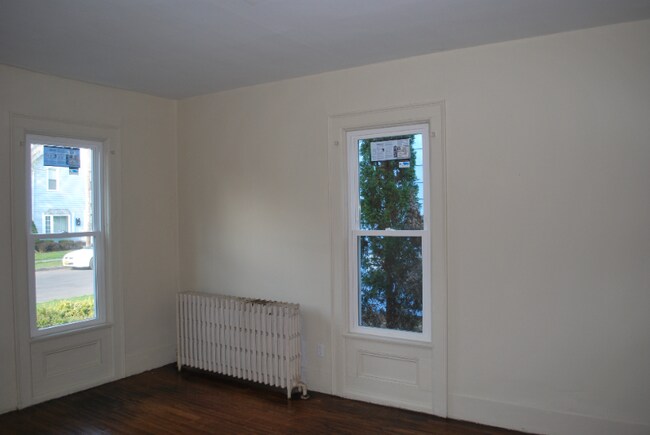 Building Photo - 158 E 2nd St