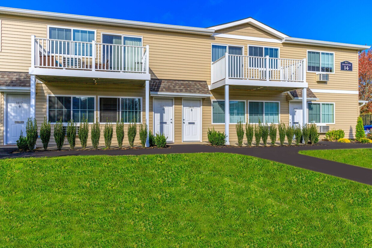 Spruce Pond Apartments in Holbrook, NY