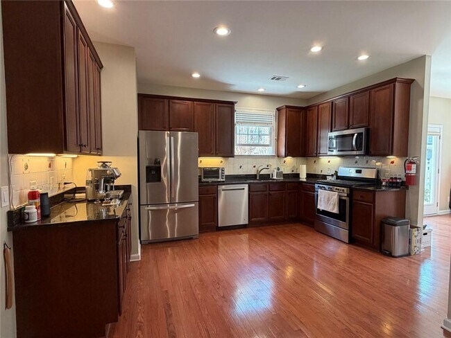 Foto del edificio - 2332 Trellis Ln SE