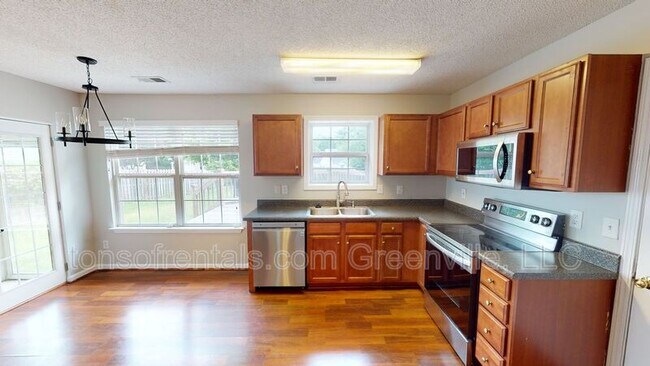 Building Photo - 101 Fairview Lake Way