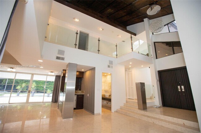 Building Photo - 560 Gate Ln