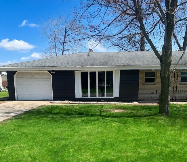 Foto del edificio - 1619 Beech Tree Dr
