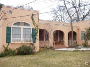 Building Photo - 808 E 30th St