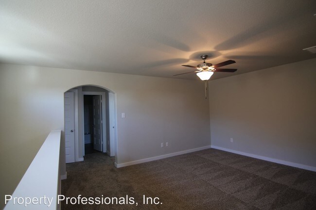 Building Photo - 3 br, 2.5 bath House - 323 Creekside Curve