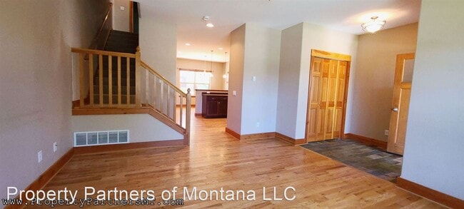 Building Photo - 3 br, 2.5 bath House - 4236 Monroe St Unit #E