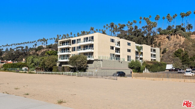 Building Photo - 723 Palisades Beach Rd