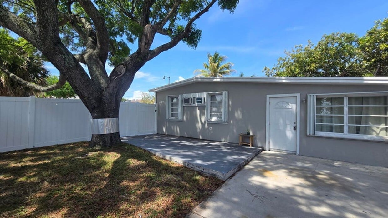 Photo - 1933 NE 48th Street, Pompano Beach, FL 33064 - 6520