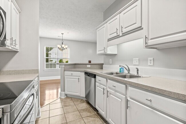 Foto del edificio - 100 Fountain Pointe Ln