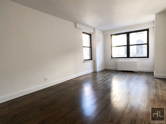 Building Photo - E 82 St