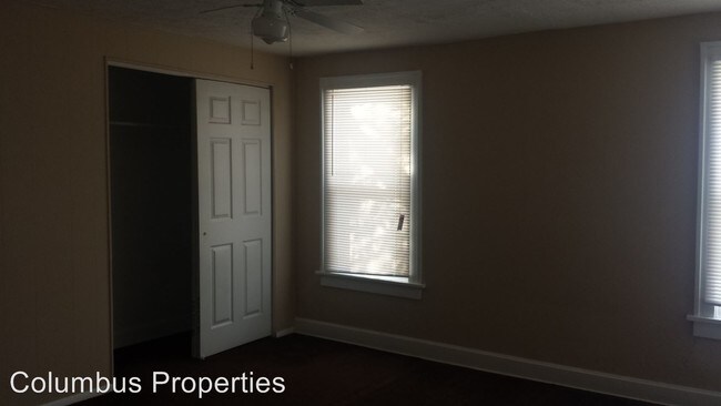 Building Photo - 228 N Oakley Ave