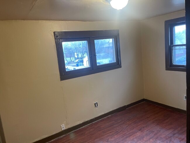 Building Photo - 3609 W Hampton Ave