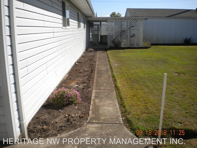 Building Photo - 3 br, 2 bath Apartment - 10 HOBBS ST