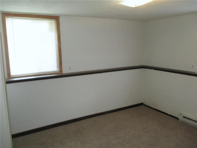 Building Photo - 188 Lakeview Dr