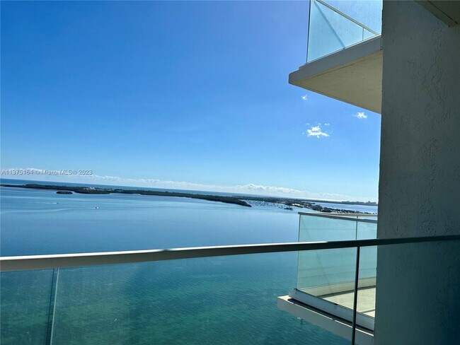 Foto del edificio - 800 Claughton Island Dr