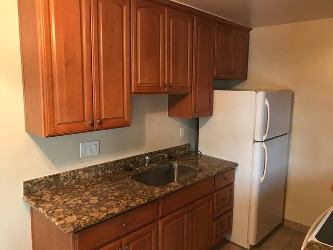 Kitchen - 580 Columbia Ave