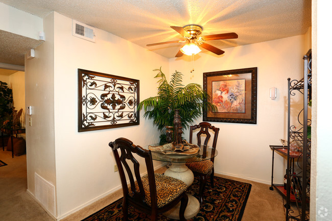 Dining Room - Huntington Place Apartments