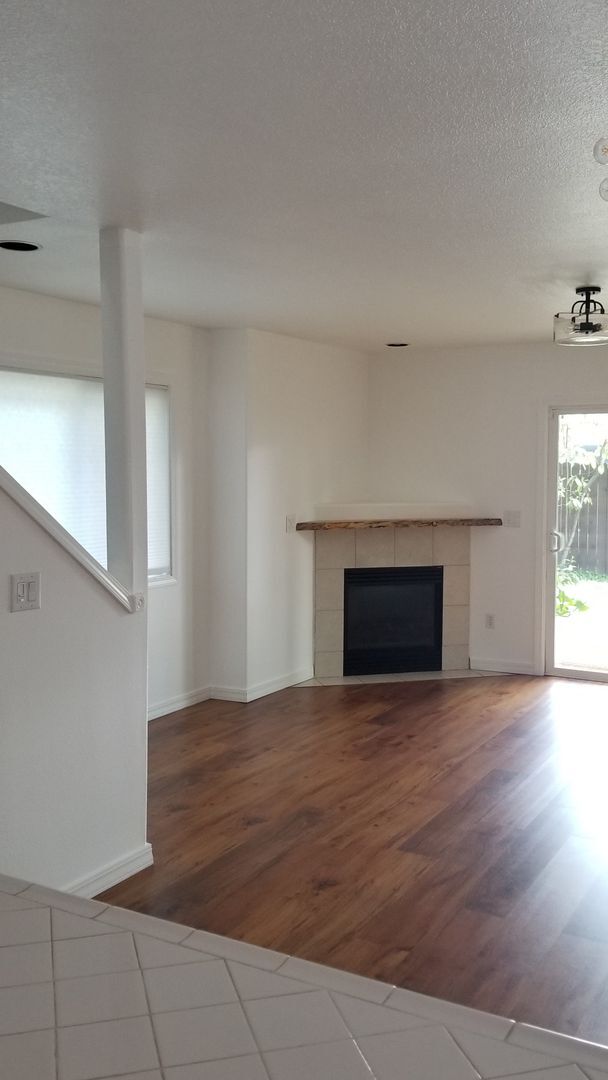 Building Photo - Charming 3 Bedroom North Portland Townhome!