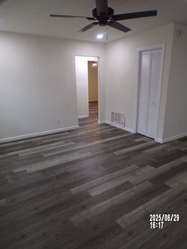 Building Photo - Great re-do , Centrally located to shopping and Ft Sill