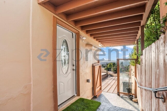Building Photo - Unit A
