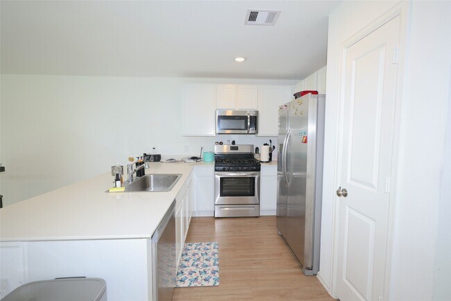 Building Photo - 7430 Clover Chase Dr